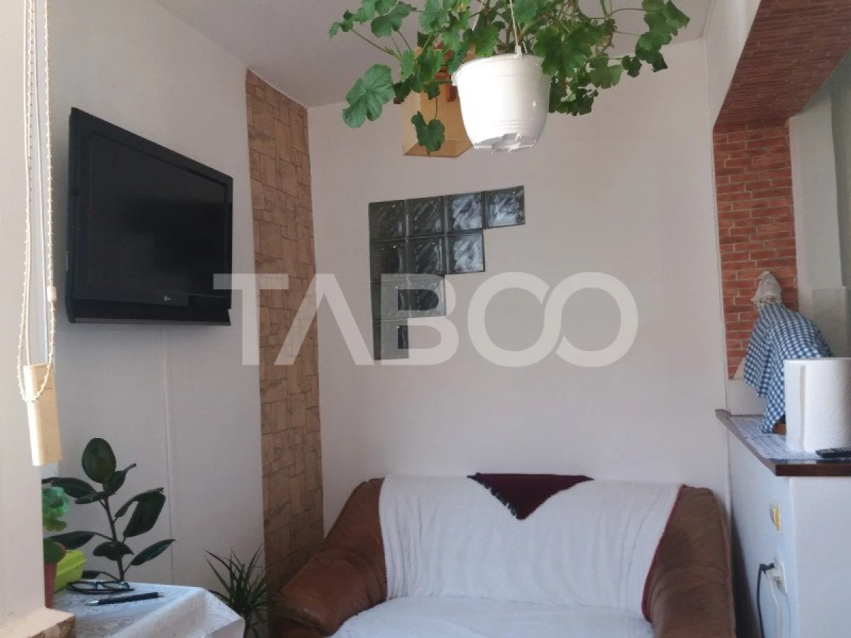 Apartament decomandat 3 camere 2 bai etaj 3 balcon zona buna Cisnadie - 9