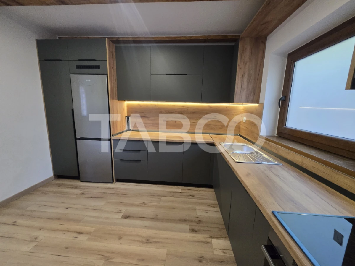 Casa de vacanta noua de vanzare 278 mp curte 855mp Valea Avrigului - 2