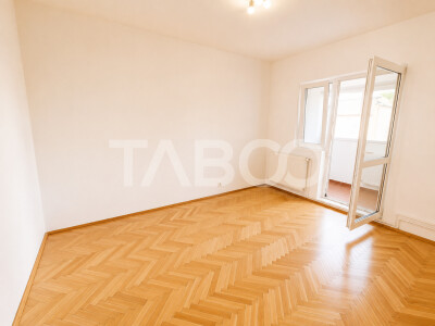 Strand Apartament decomandat de vanzare 2 camere balcon etaj 4 pivnita