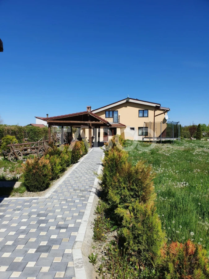Casa la 5 minute de Fagaras Ultramoderna 300 mp utili la cheie - 1