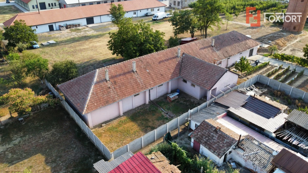 Spatiu de productie, 10 incaperi, 382 mp utili, 1800 mp teren, Peciu Nou - 10