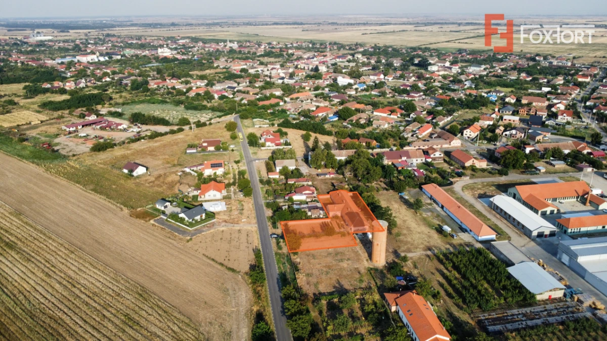 Spatiu de productie, 10 incaperi, 382 mp utili, 1800 mp teren, Peciu Nou - 2