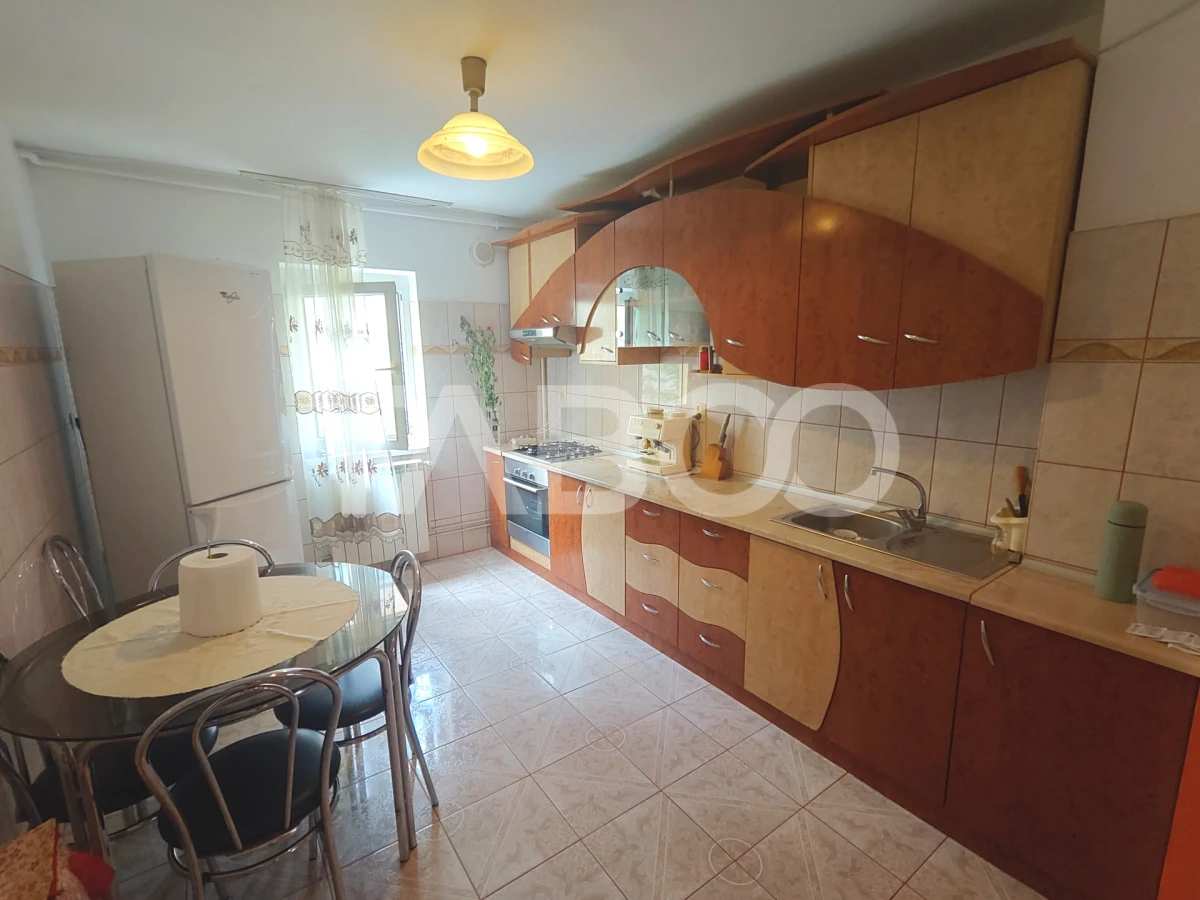 Apartament 4 camere 2 bai 2 balcoane -pivnita - etaj 1 - zona Turnisor - 6