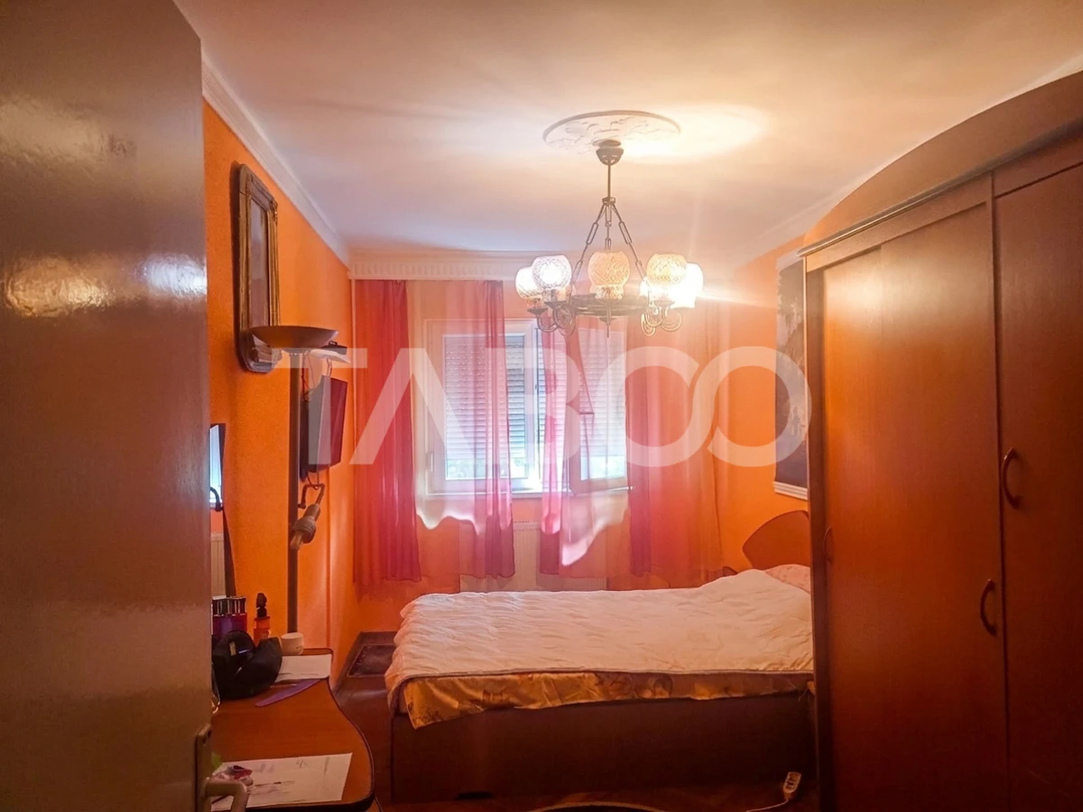Apartament cu 4 camere de vanzare la etajul 1 in zona Vasile Aaron - 5