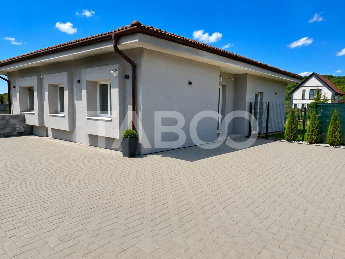 Duplex pe un singur nivel 3 camere 2 bai 235 mp teren in Talmaciu - 2