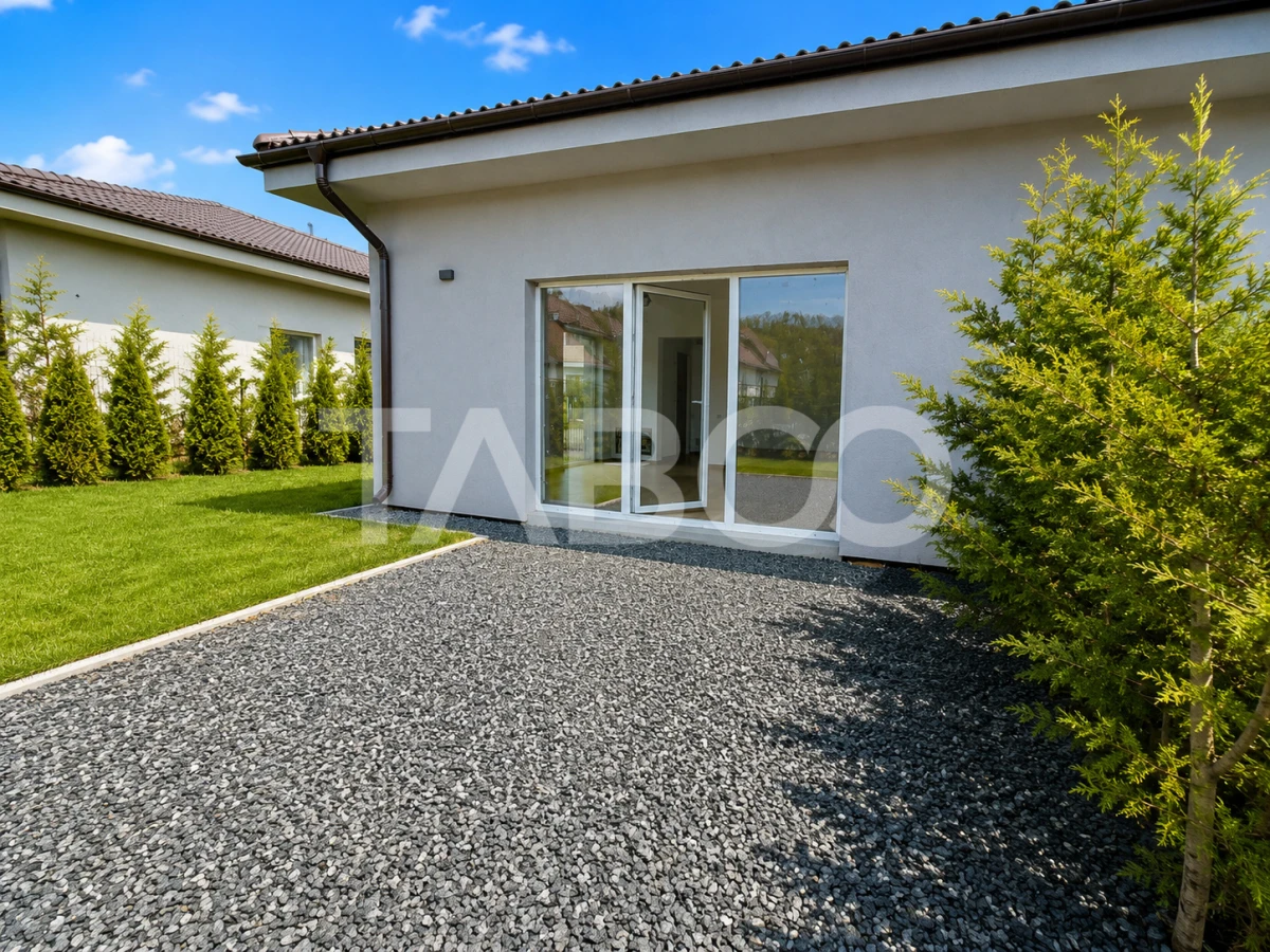 Duplex pe un singur nivel 3 camere 2 bai 235 mp teren in Talmaciu - 1