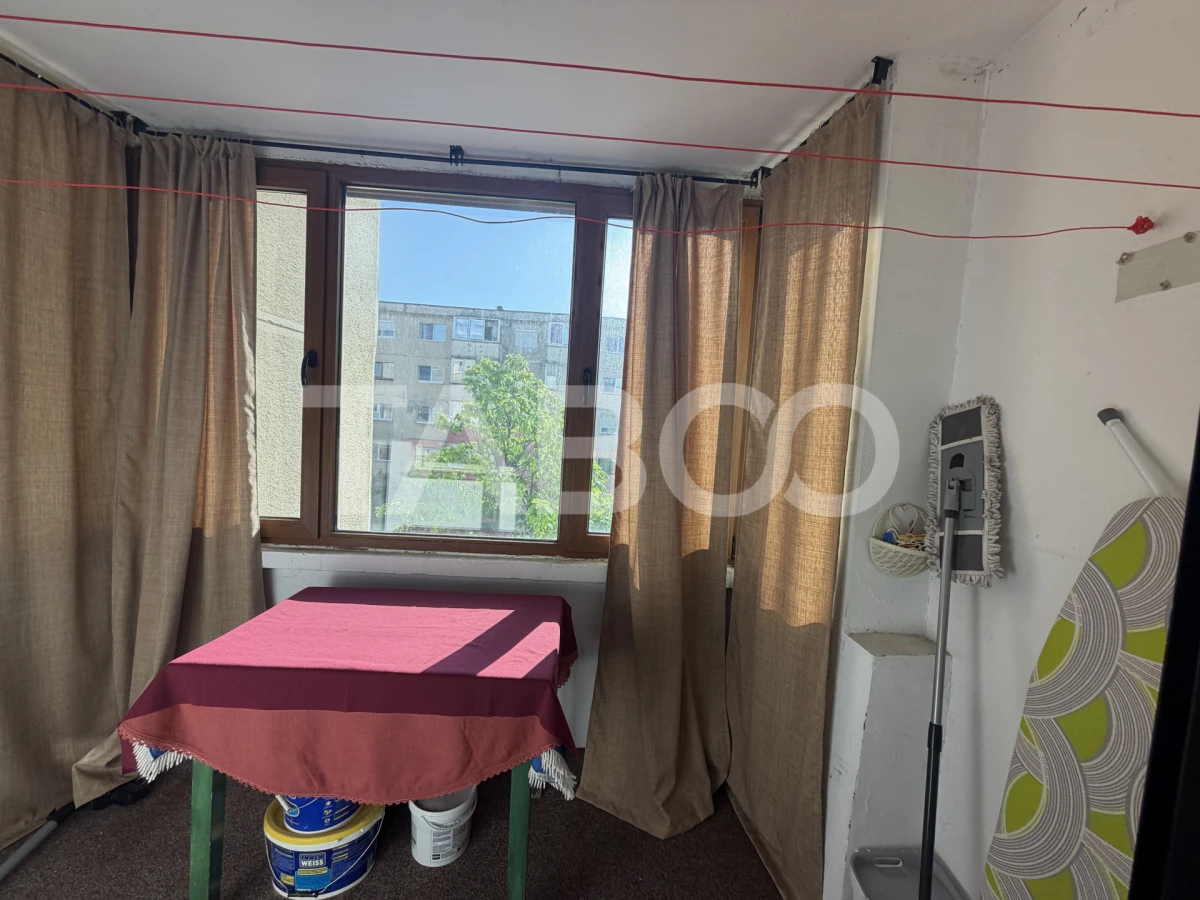 Apartament decomandat 80 mpu 3 camere 2 bai etaj 2 zona 1 Decembrie - 10