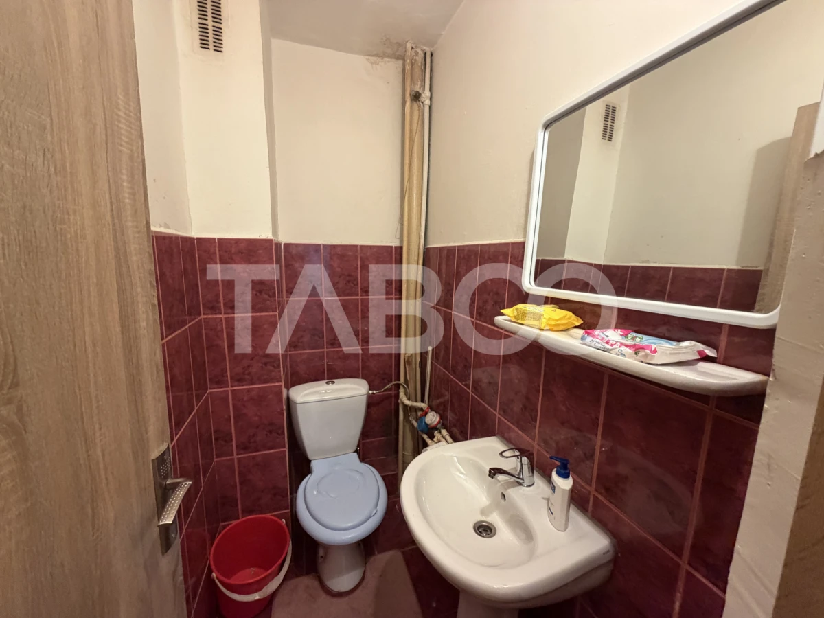 Apartament decomandat 80 mpu 3 camere 2 bai etaj 2 zona 1 Decembrie - 9