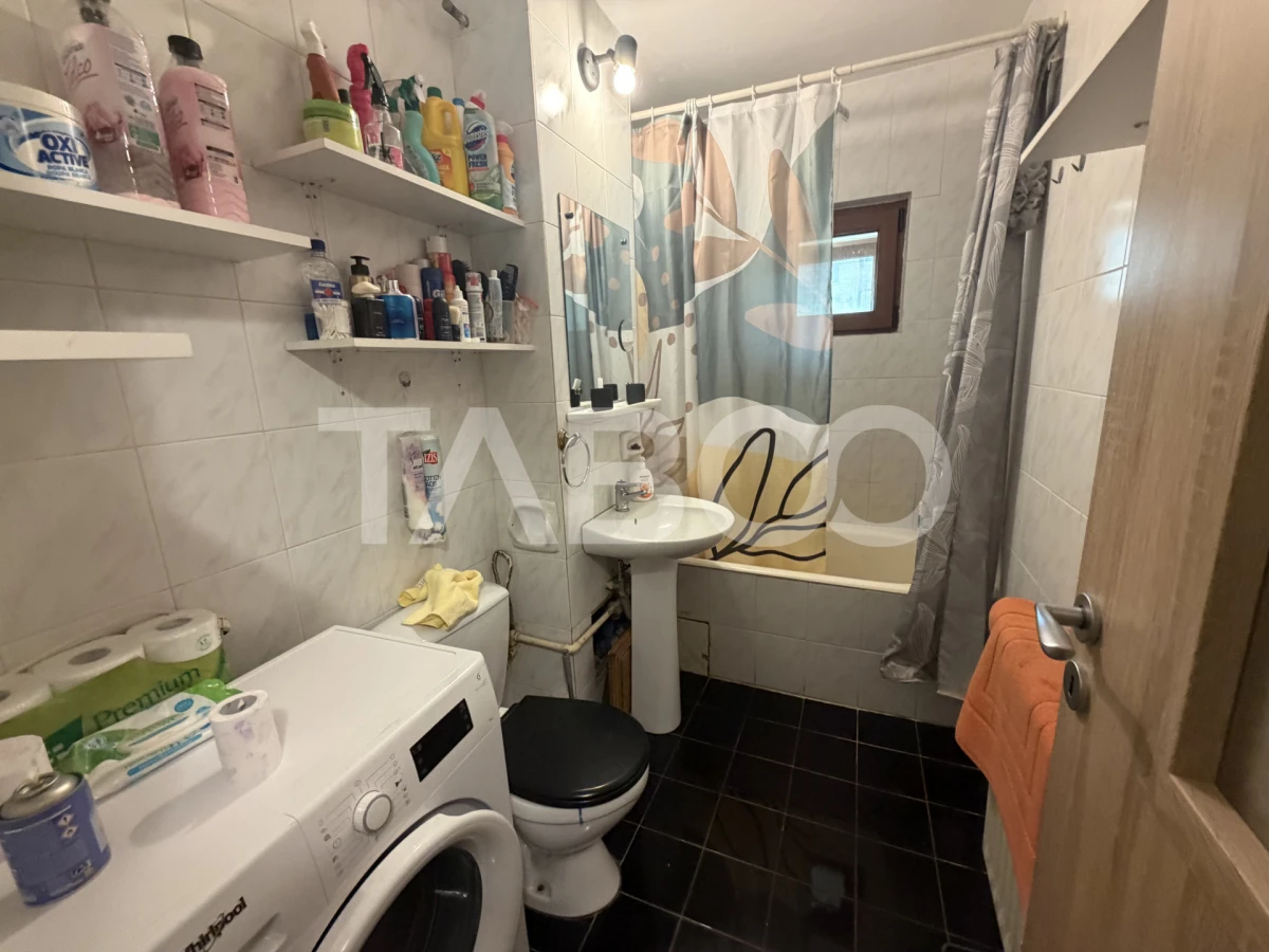 Apartament decomandat 80 mpu 3 camere 2 bai etaj 2 zona 1 Decembrie - 8