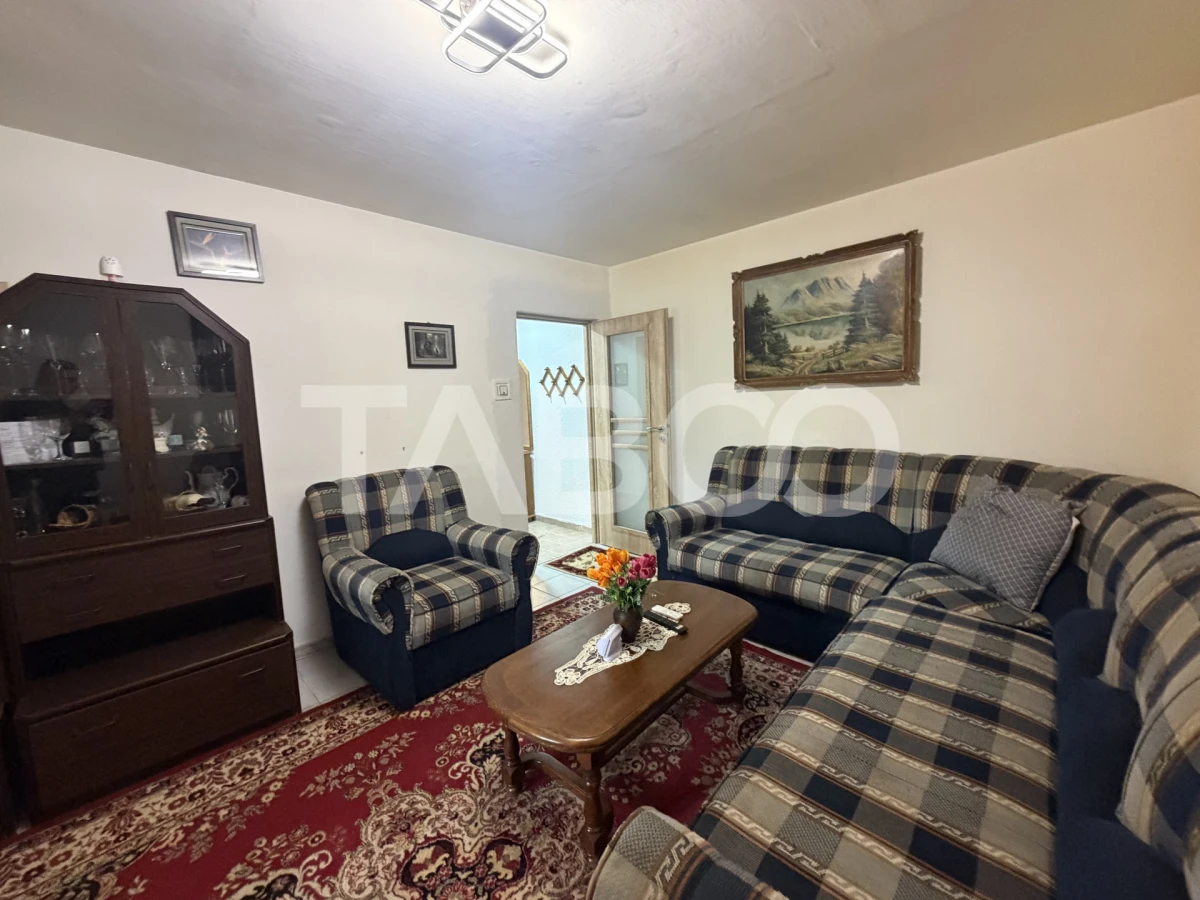 Apartament decomandat 80 mpu 3 camere 2 bai etaj 2 zona 1 Decembrie - 5