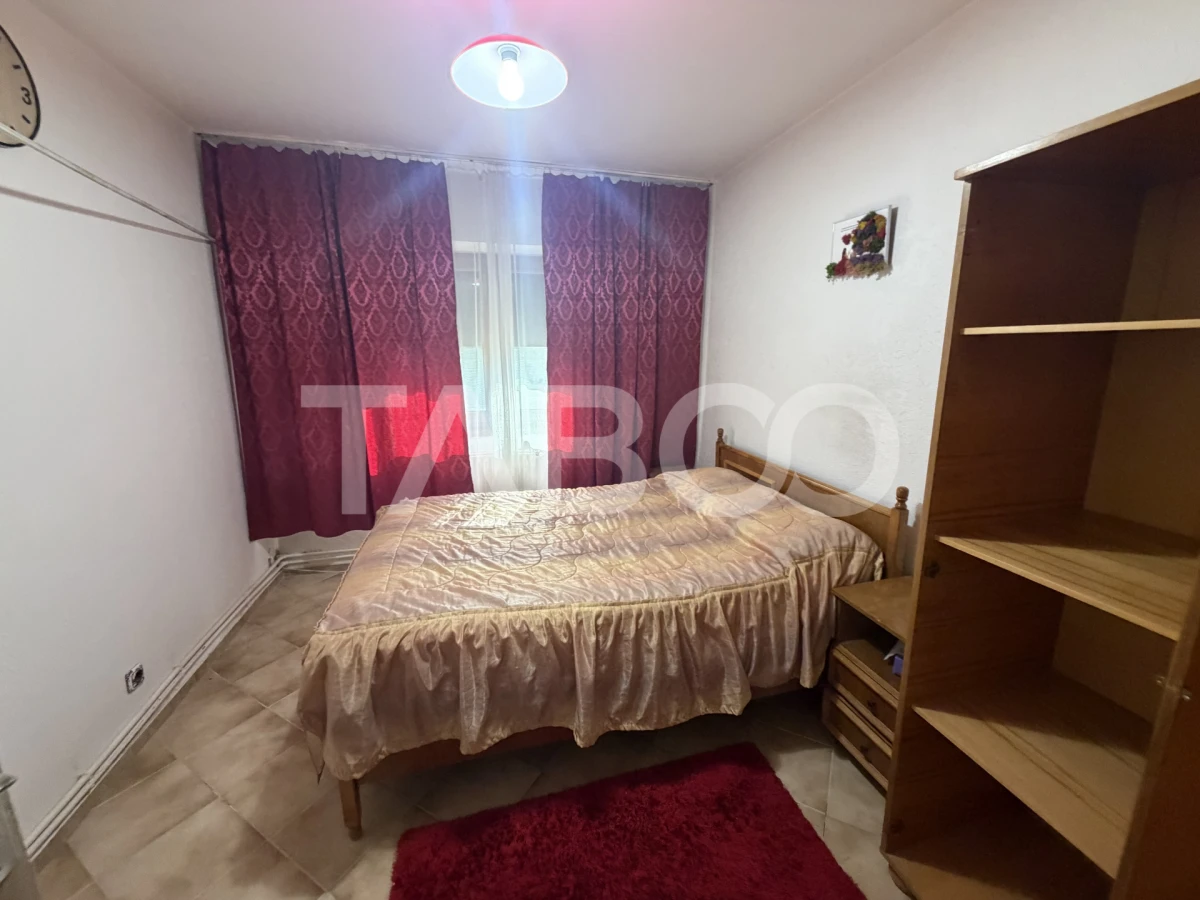 Apartament decomandat 80 mpu 3 camere 2 bai etaj 2 zona 1 Decembrie - 2