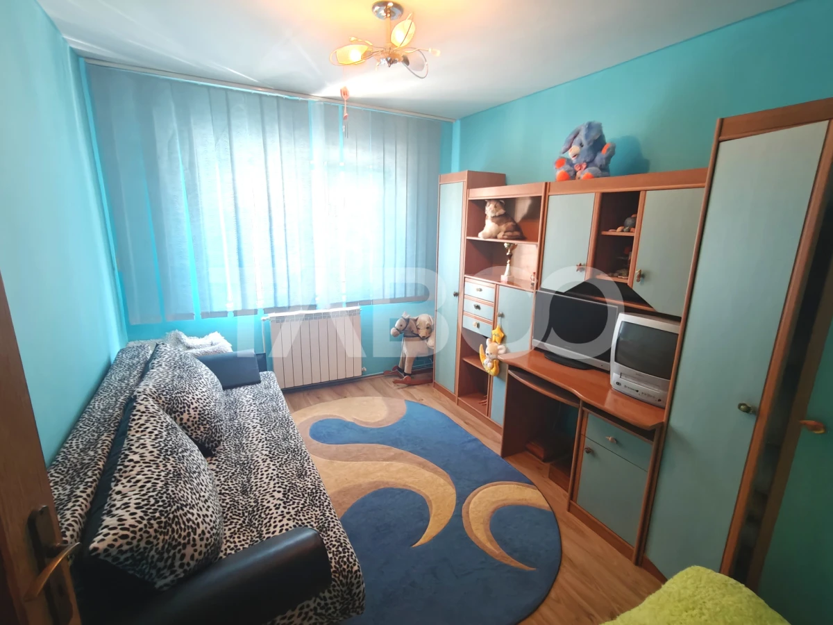 Apartament 4 camere 2 bai 2 balcoane -pivnita - etaj 1 - zona Turnisor - 1