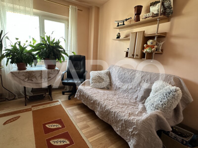 Apartament 4 camere 2 bai bloc cu lift pivnita Mihai Viteazul Sibiu