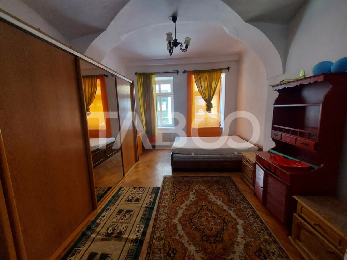Apartament de vanzare 2 camere 68 mpu pivnita in Sibiu Centrul Istoric - 1