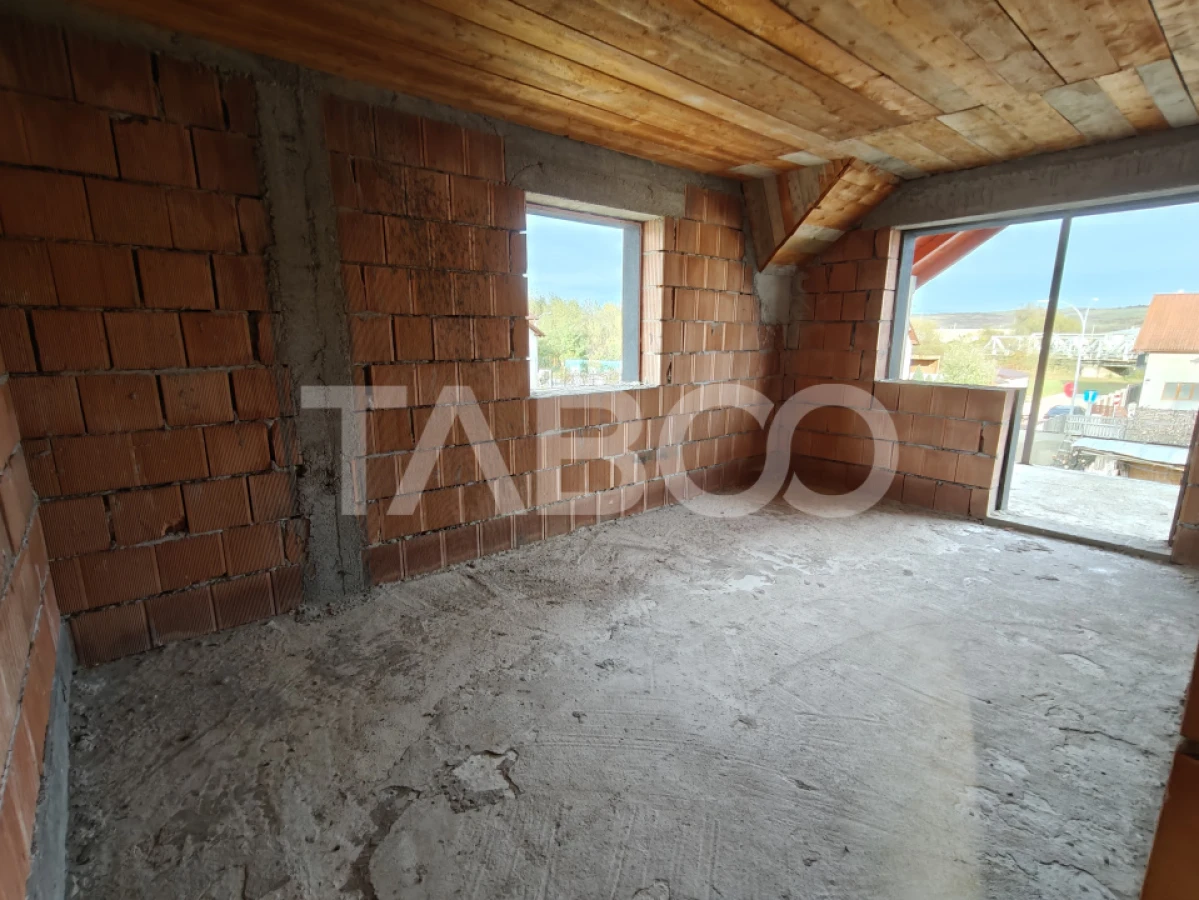 Casa intabulata 5 camere 3 bai - pivnita - terasa - COMISION 0 - 3