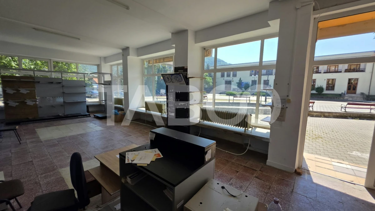 Spatiu comercial de vanzare in Cugir zona Primariei - 1