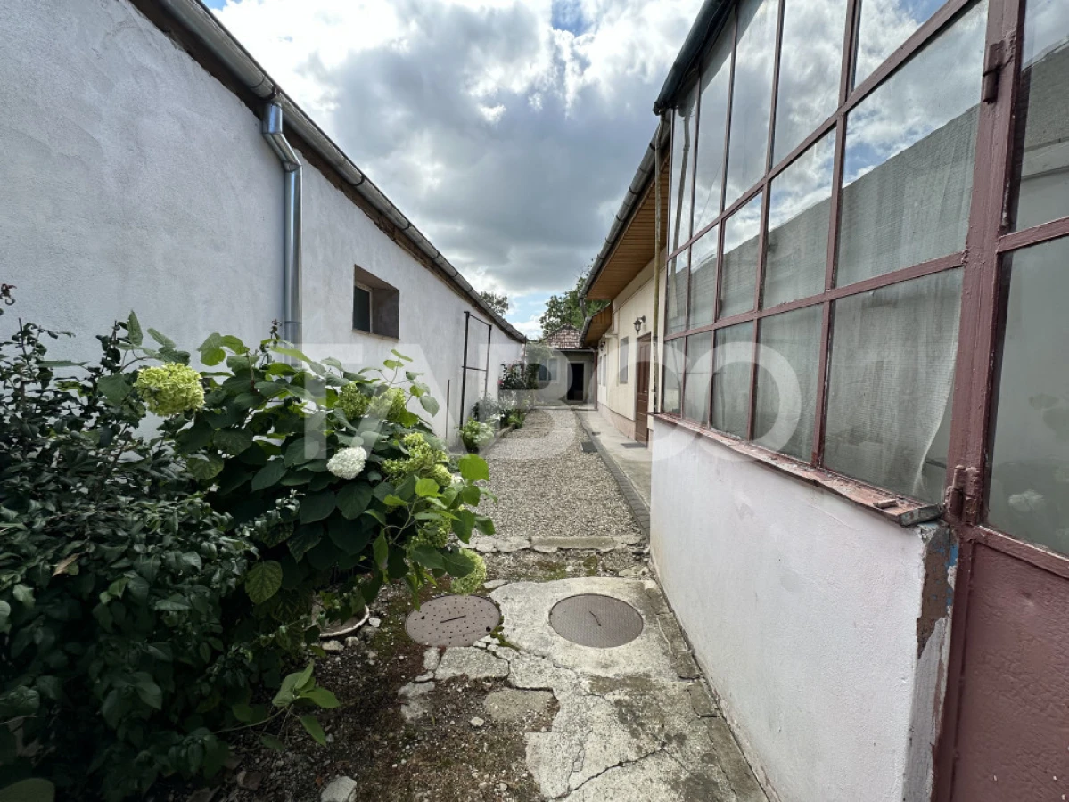 Casa cu potential de investitie in Fagaras judetul Brasov - 2