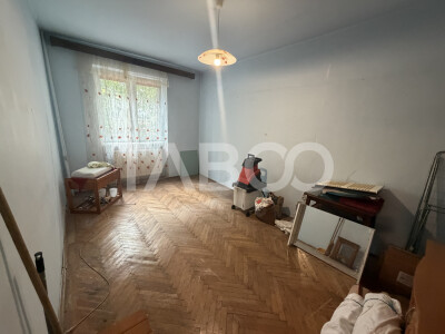 Apartament 2 camere decomandat parter gradina zona Negoiu