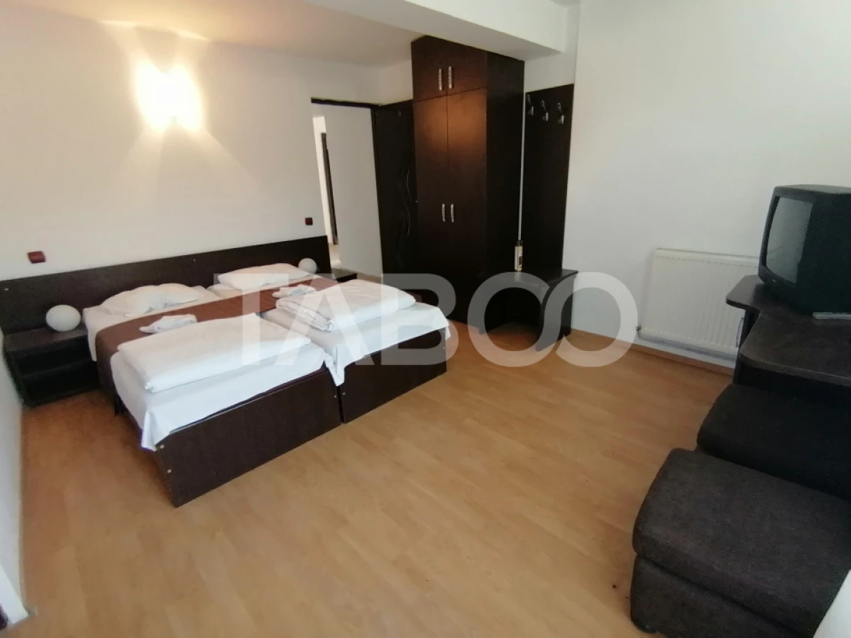 Pensiune 13 camere 16 bai sauna piscina si teren 1565 mp Cisnadioara - 10