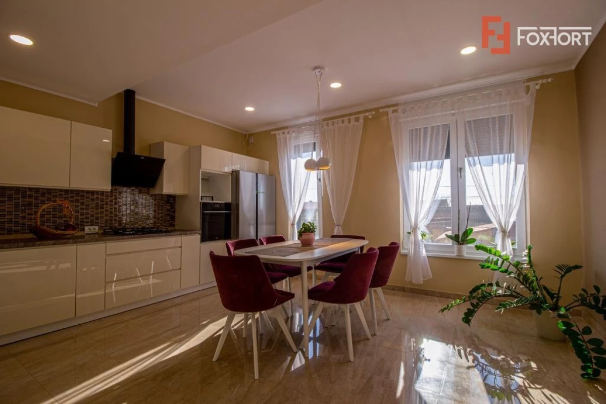 Casa 3 camere cu spatiu comercial in Carani - ID V4331 - 6