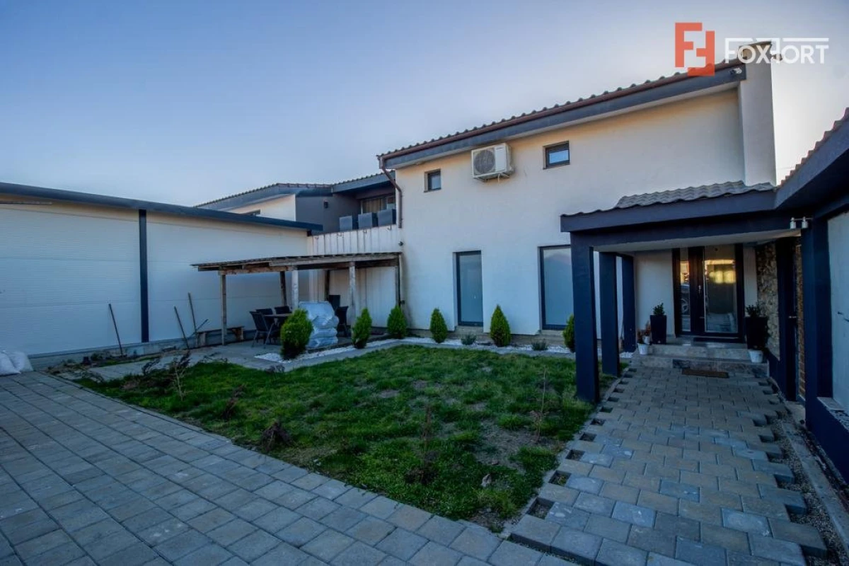 Casa 3 camere cu spatiu comercial in Carani - ID V4331 - 4