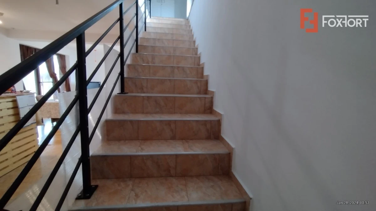 Casa 8 camere ,Sacalaz-Ideala pentru 2 familii - 8
