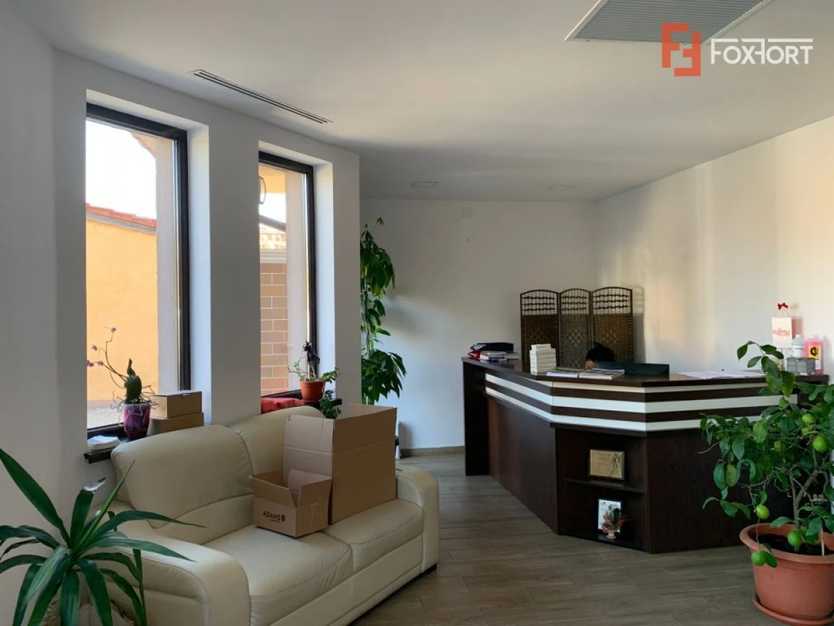 Spatiu comercial cu 12 incaperi si suprafata de 630 mp, zona Mircea cel Batran - 1