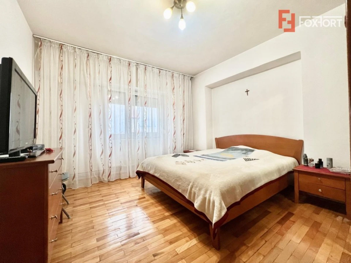 Apartament cu 3 camere, etaj 5 de vanzare, zona Lunei - 3