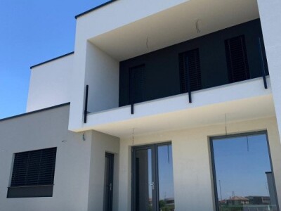 COMISION 0% Casa individuala cu 6 camere si teren de 712 mp - zona Dumbravita