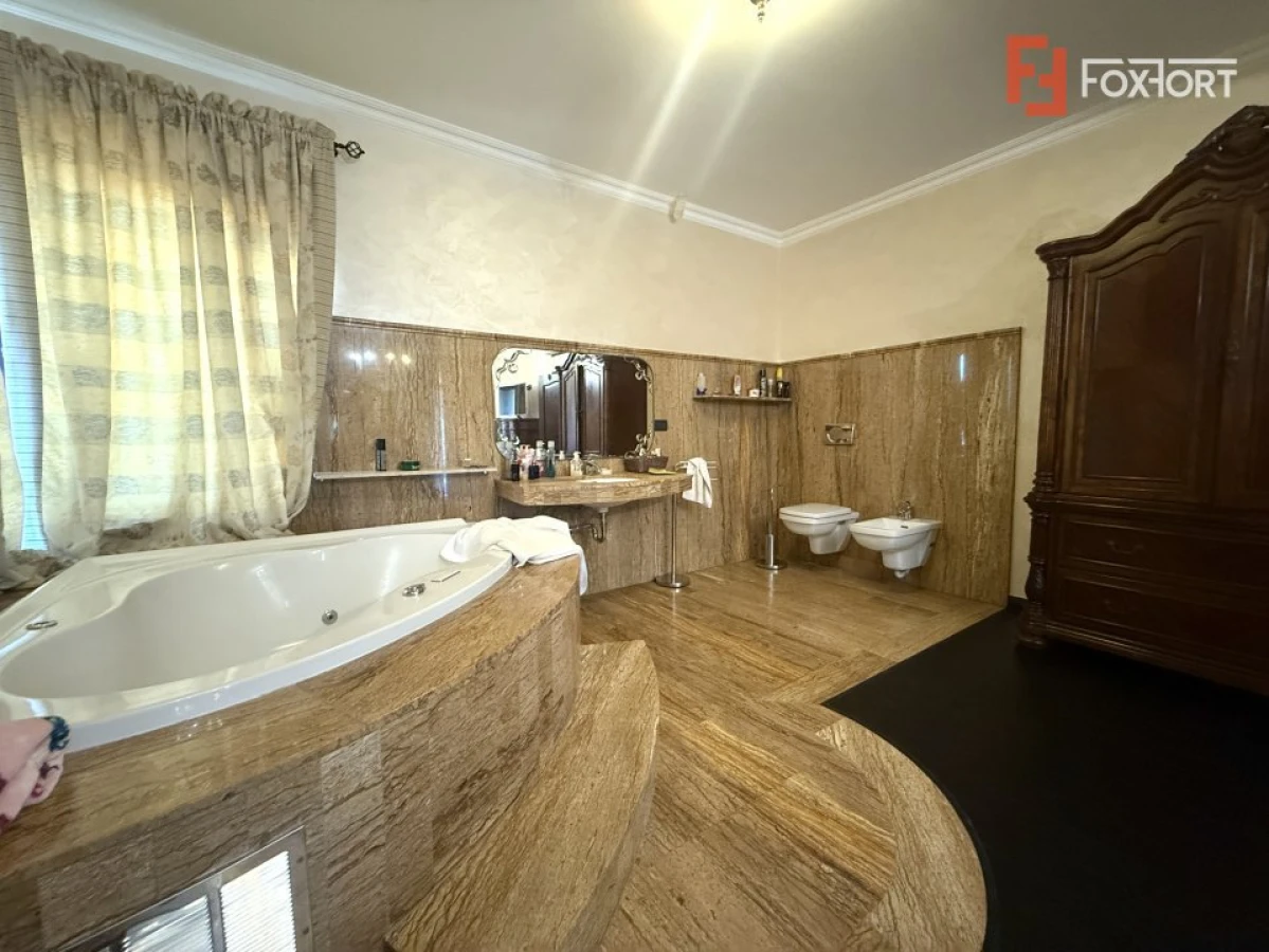 COMISION 0% Casa individuala exclusivista cu 7 camere si piscina in Dumbravita - 4