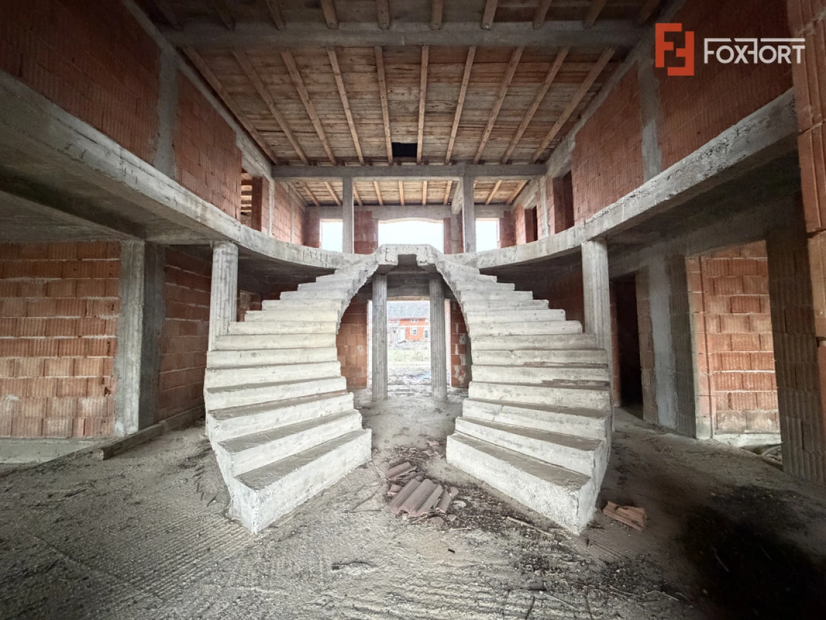 OPORTUNITATE - Casa individuala la rosu, teren de 851 mp in Peciu Nou - 2