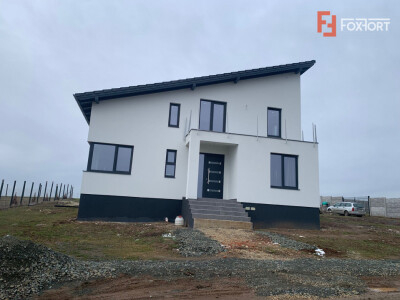 Casa individuala cu 5 camere si teren de 840 mp, Pischia