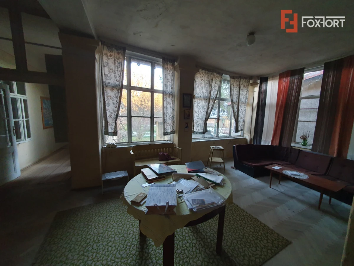 Apartament cu 5 camere de vanzare in Deta, zona Central - 4