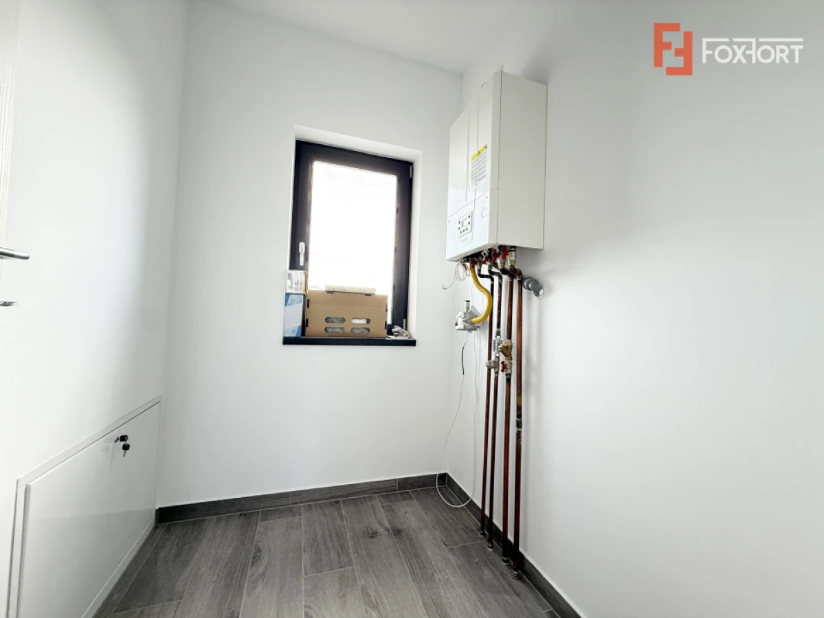 Casa individuala cu 4 camere, situata la drum asfaltat in Sacalaz - 10