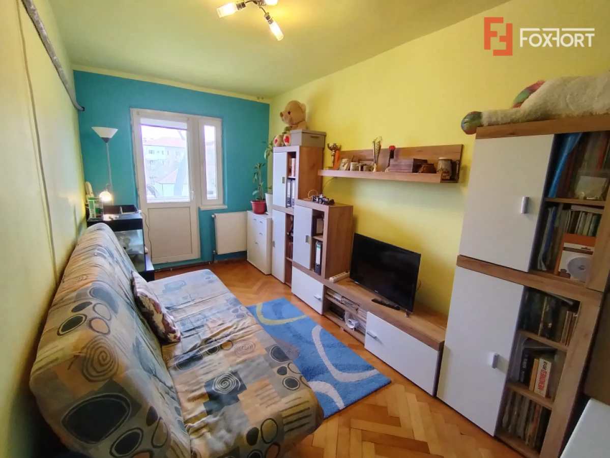Apartament cu 4 camere de vanzare in zona Spitalul Judetean - 2