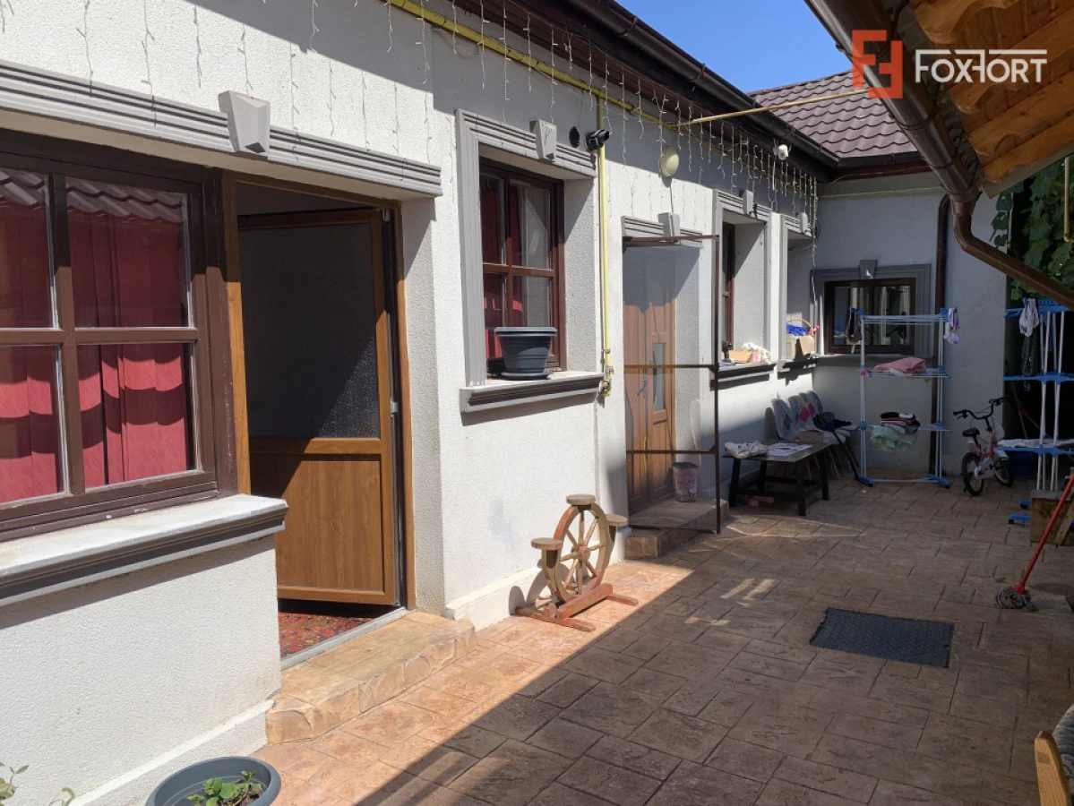 Casa individuala cu 6 camere, pretabil clinica - zona Aradului - 10