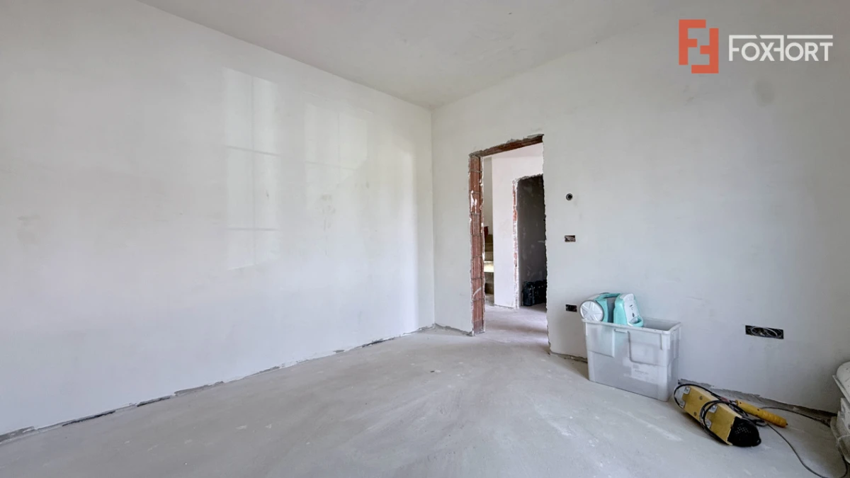 Duplex de vanzare, 4 camere despartit prin garaj - toate utilitatile Mosnita - 9