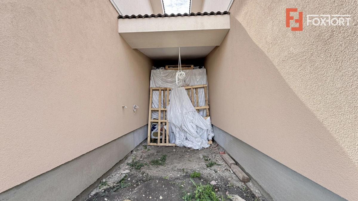 Duplex de vanzare, 4 camere despartit prin garaj - toate utilitatile Mosnita - 2