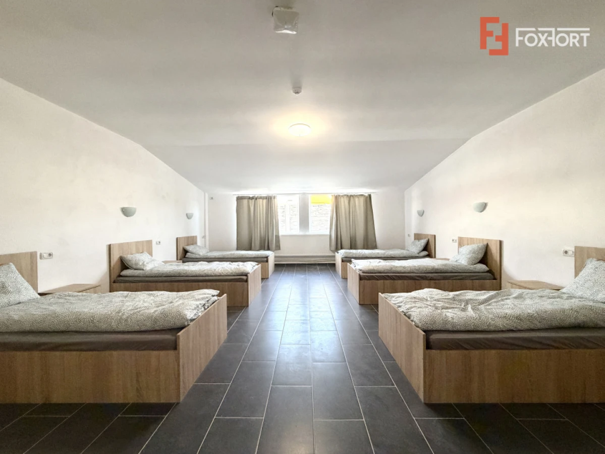 OPORTUNITATE INVESTITIE - 21 camere - Capacitate 93 de persoane - Dumbravita - 1