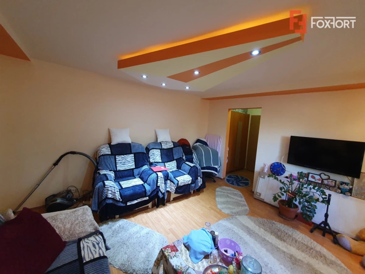 Apartament 3 camere, etaj 1, centrala proprie, bloc izolat - Zona Kiriac - 2
