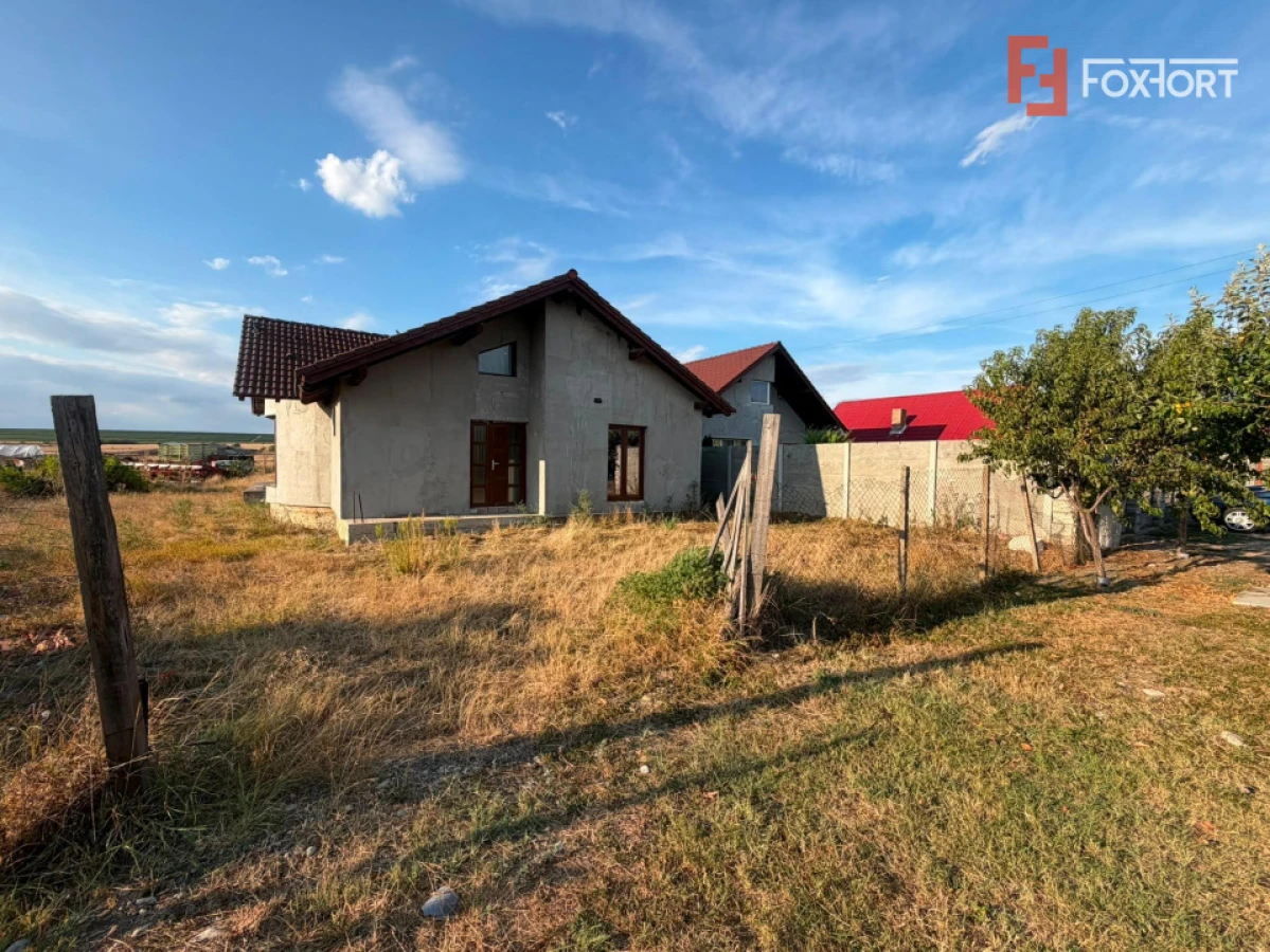 Casa individuala cu 3 camere de vanzare in Recas - 1