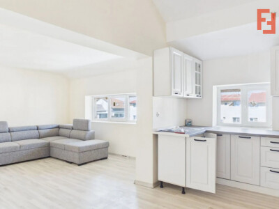 Apartament cu 2 camere de vanzare in zona Buziasului