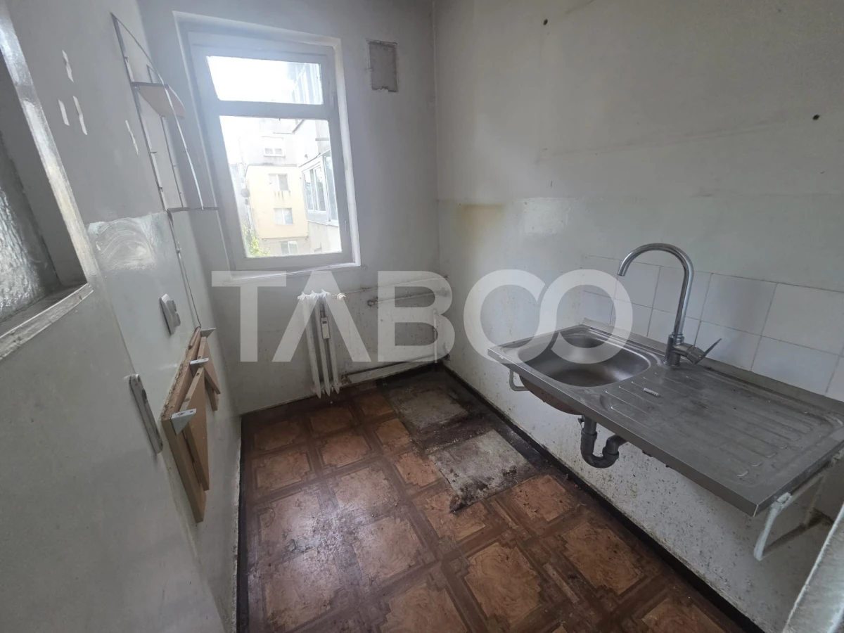 Apartament decomandat 2 camere 40 mpu etaj 2 zona 13 Decembrie - 6