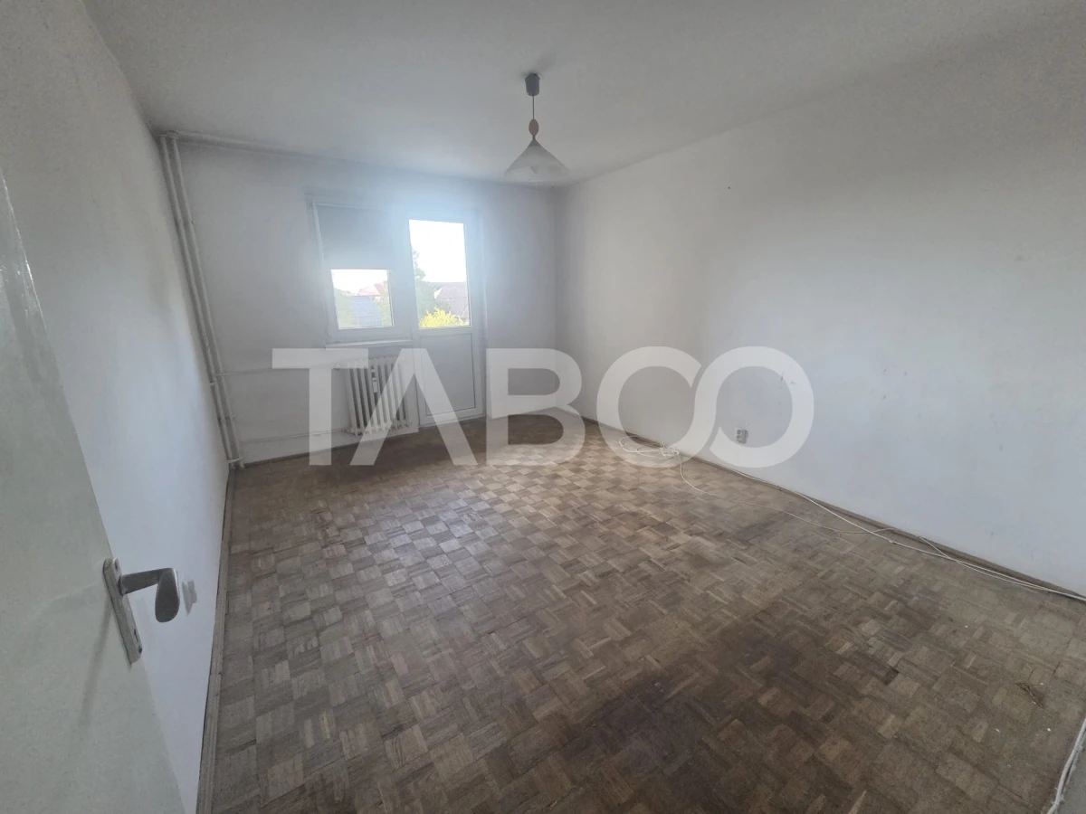 Apartament decomandat 2 camere 40 mpu etaj 2 zona 13 Decembrie - 4