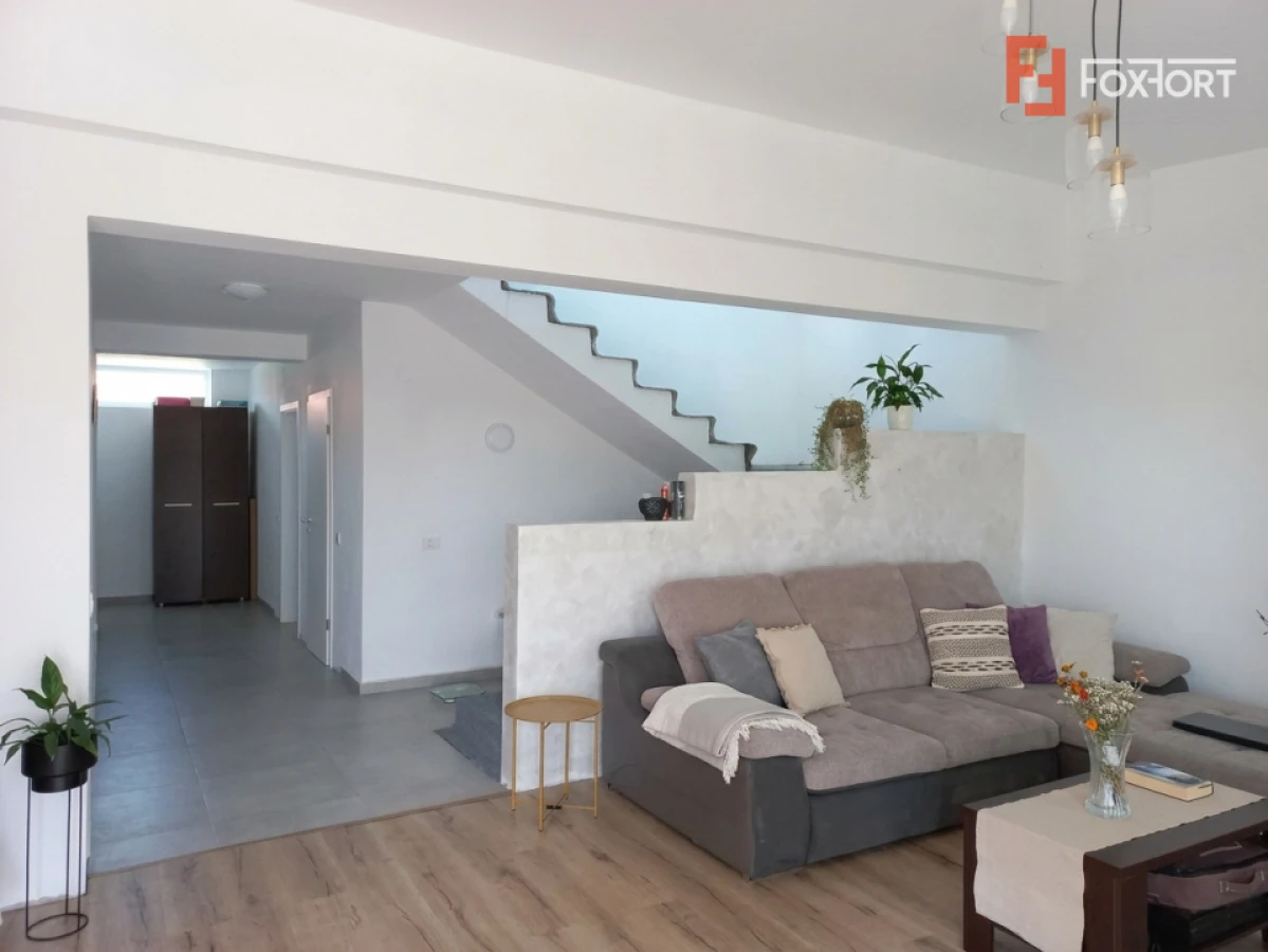 Casa individuala cu 5 camere, garaj si teren de 772 mp - zona Ghiroda - 2
