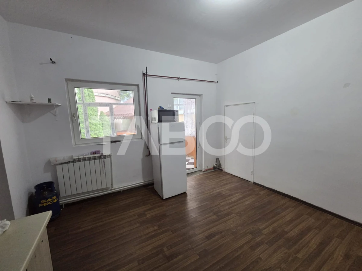 Casa 4 camere de vanzare zona Negoiu singur in curte - 8