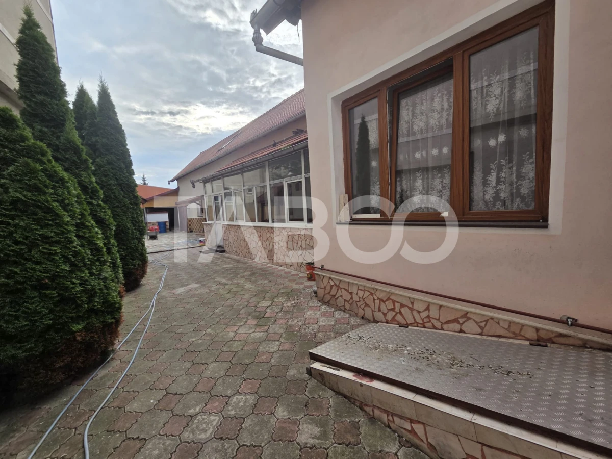 Casa 4 camere de vanzare zona Negoiu singur in curte - 2