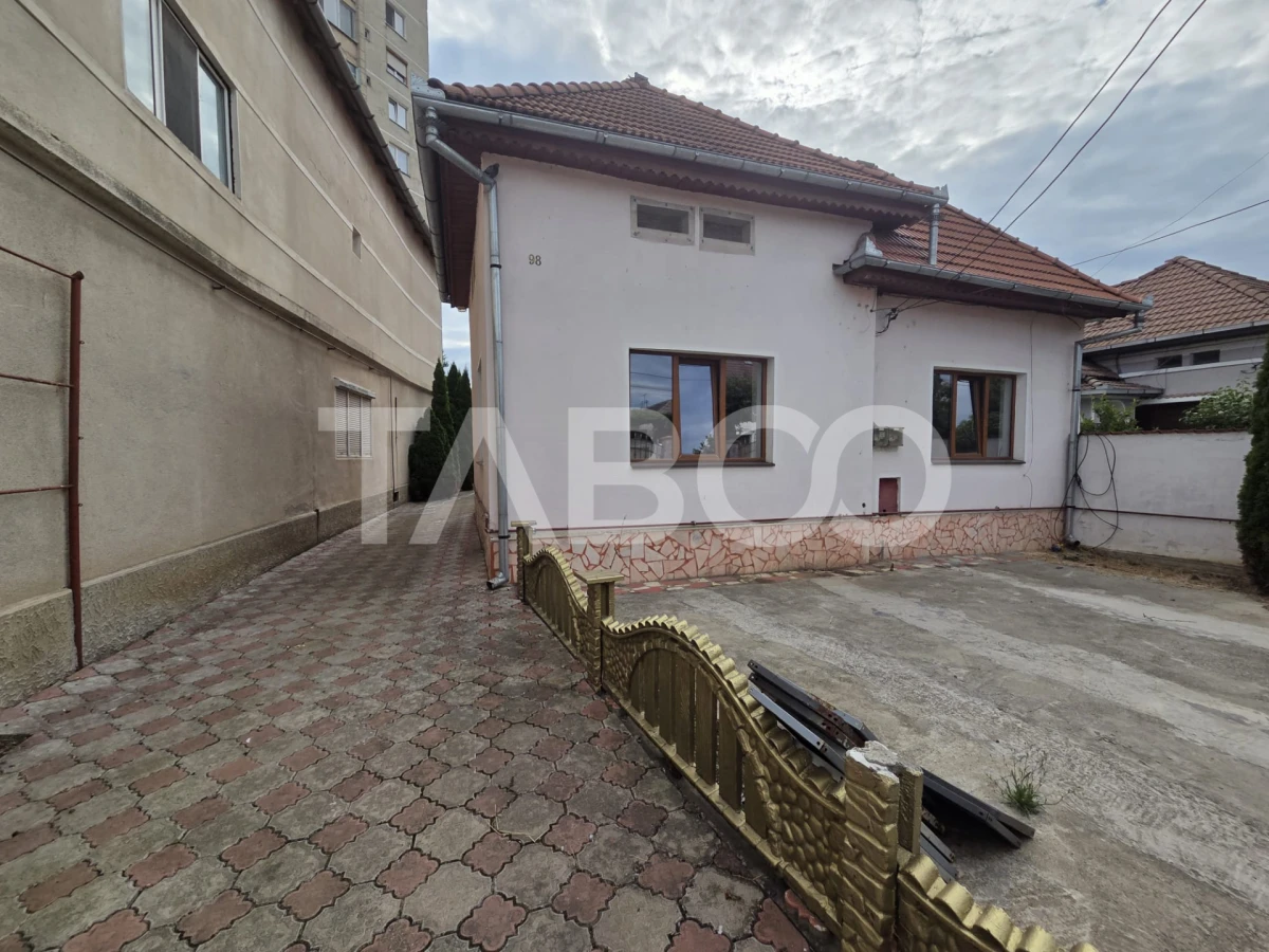 Casa 4 camere de vanzare zona Negoiu singur in curte - 1