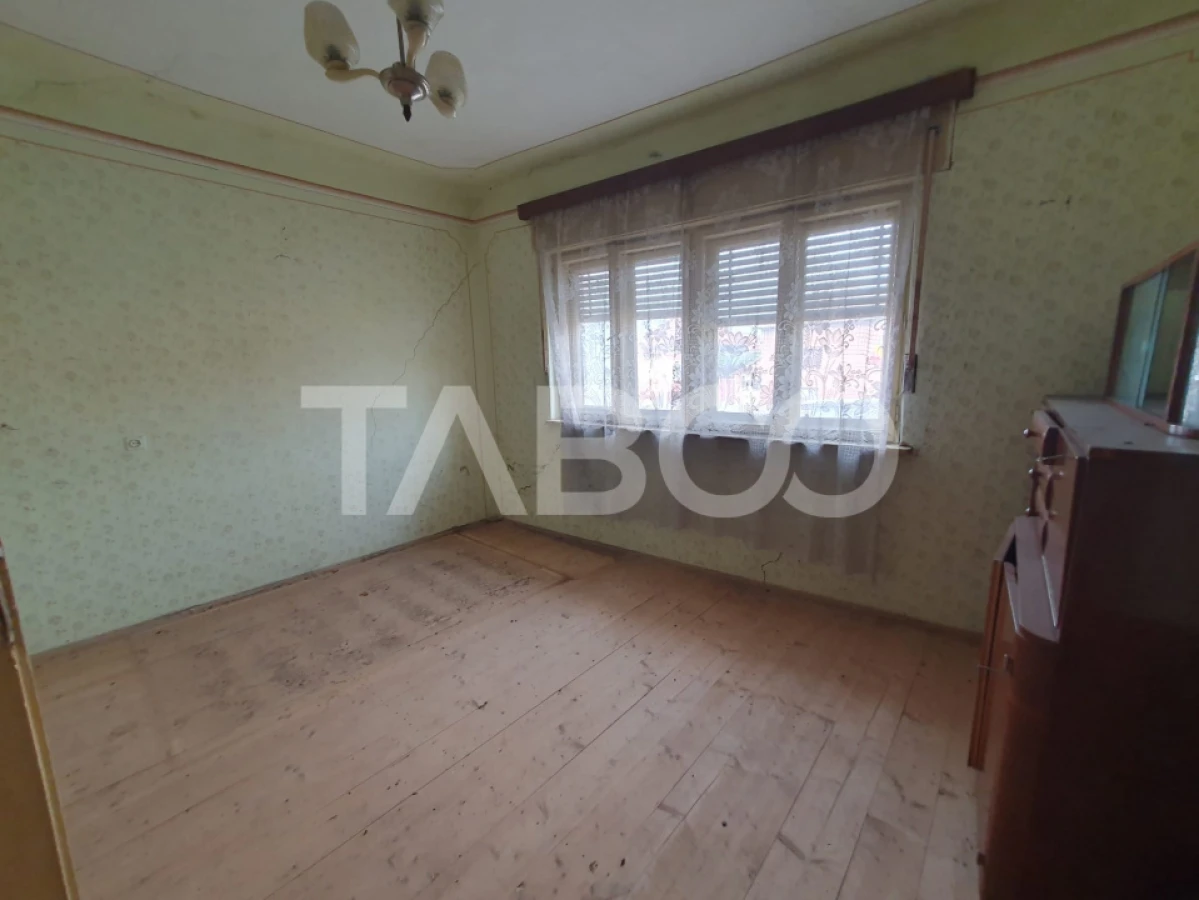 Casa de vanzare in Mandra 140 mp utili curte sura anexe 3 beciuri - 1
