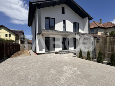 Casa spatioasa cu 4 camere si 3 bai de vanzare 254mp Turnisor